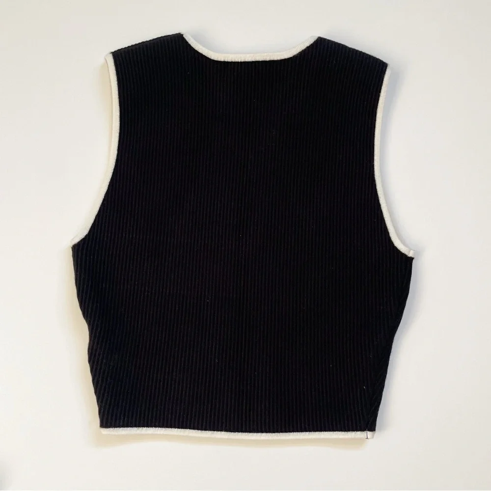 House of Harlow 1960 Ribbed Black and White Contrast Trim Cropped Sweater Tank - Picture 4 of 4